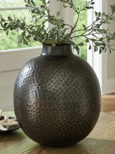 Hoover Furniture Outlet - Ashley Furniture - Woody Vase - Vase - A2000845